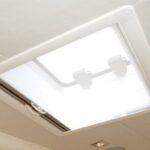 Oscurante con zanzariera Oceanair per Lewmar 60 ad incasso 19.805.60 OceanAir