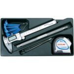 MODULI CON UTENSILI PER CARRELLI A TORRE Larghezza per profondità modulo mm 157,5x310.<br>Contenuto 6 pezzi escluso modulo:<br>1 pz. flessometro m 5<br>1 pz. calibro digitale <br>1 pz. pinzetta mm 150<br>1 pz. punta a tracciare mm 250<br>1 pz. lima ravvivafiletti metrici<br>1 pz. calibro per viti TORX Art. 2030 G moduls with tools for tower-trolleys 1000G 14