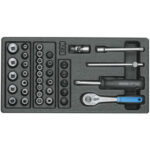 MODULI CON UTENSILI PER CARRELLI A TORRE Larghezza per profondità modulo mm 157,5x310.<br>Contenuto 37 pezzi escluso modulo:<br>1 pz. cadauno Art. 941 RA da mm 4-5-5,5-6-7-8-9-10-11-12-13-14<br>1 pz. cadauno Art. 941 RF da mm 3-4-5-6-8<br>1 pz. cadauno Art. 941 RL da mm 8-9-10-15-20-25-27-30-40<br>1 pz. cadauno Art. 941 RP da mm 4-5-6-7-8-10<br>1 pz. Art. 942 G<br>1 pz. Art. 942 E mm 100<br>1 pz. Art. 942 H<br>1 pz. Art. 942 P<br>1 pz. Art. 942 V. moduls with tools for tower-trolleys 1000G 22