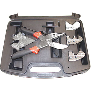 TAGLIATUBI PER MATERIE PLASTICHE Composizione:<br>1 cesoia completa di lama<br>2 inserti per tubi di plastica da mm 16 + 19 e 25<br>1 inserto a prisma 90°, per canaline e cornici in plastica<br>1 supporto angolare orientabile a 45°.<br>In pratica valigetta di plastica. plastic material pipe cutters 1052L