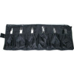 PINZE PER ELETTRONICA E MECCANICA FINE Assortimento in robusta borsa di tela arrotolabile. <br>Contenuto di 6 pezzi.<br>Composizione:<br>1 pinza Art. 110 A 115<br>1 pinza Art. 110 C<br>1 pinza Art. 110 E 130<br>1 pinza Art. 110 L<br>1 tronchese Art. 560 A<br>1 tronchese Art. 560 B 130 pliers for electronics and fine mechanics 110T