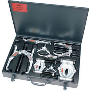 ESTRATTORI CON SEPARATORI IN ASSORTIMENTO Composizione:<br>1 Estrattore a due bracci 1428 GA Gr. 1<br>1 Braccio sciolto per detto<br>1 Flangia a tre attacchi per detto<br>1 Estrattore a due bracci 1428 GA Gr. 2<br>1 Braccio sciolto per detto<br>1 Flangia a tre attacchi per detto<br>1 Separatore 1440 GA Gr. 1<br>1 Separatore 1440 GA Gr. 2 puller sets with separators 1441GP