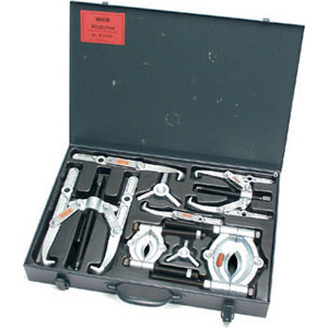 ESTRATTORI CON SEPARATORI IN ASSORTIMENTO Composizione:<br>1 Estrattore a due bracci 1429 GA Gr. 1<br>1 Braccio sciolto per detto<br>1 Flangia a tre attacchi per detto<br>1 Estrattore a due bracci 1429 GA Gr. 2<br>1 Braccio sciolto per detto<br>1 Flangia a tre attacchi per detto<br>1 Separatore 1440 GA Gr. 1<br>1 Separatore 1440 GA Gr. 2 puller sets with separators 1441GS