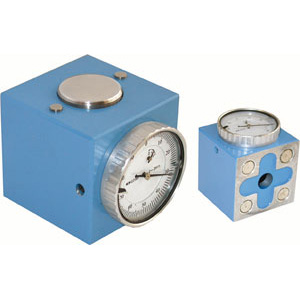 AZZERATORI Tipo analogico con magnete nella base. In acciaio speciale temprato. Altezza di riferimento uguale a mm 50, superficie tastatrice mobile Ø mm 26,6, con comparatore incorporato Ø mm 40, lettura mm 0,01. Capacità mm 2. Dimensioni azzeratore mm 60x52x52 h. zero setter 1562GRF