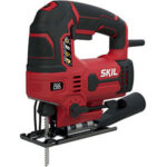 ELETTRO-SEGHE ALTERNATIVE Tipo SUPERPROFESSIONALE, potentissimo, per lavori gravosi, con impugnatura "soft grip" e sistema di regolazione elettronico continuo della velocità e della posizione orbitale della lama. Per tagli in linea retta o curva. Interruttore con pulsante di bloccaggio per il funzionamento continuo. Predisposto per l'aspirazione. Base d'appoggio inclinabile fino a 45° a sinistra e a destra. Rullino guidalama per tagli più precisi e maggiore durata della lama. Soffiatore automatico. Con luce a leds a 180° per visione ottimale del taglio anche in zone poco luminose. electric jig saws 1704G