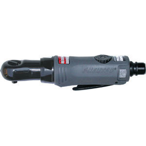 CRICCHETTI AD ARIA COMPRESSA A bassa rumorosità. Con variatore di velocità.<br>Scarico dell'aria sulla parte posteriore.<br>Attacco dell'aria girevole a 360°. air ratches 1716GA 2