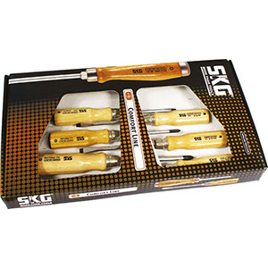 GIRAVITI MANICO LEGNO IN ASSORTIMENTO Composizione di 6 pezzi:<br>1 giravite punta piana Art. 1937 GAx75<br>1 giravite punta piana Art. 1937 GAx90<br>1 giravite punta piana Art. 1937 GAx100<br>1 giravite punta piana Art. 1937 GAx125<br>1 giravite punta a croce PZ Art. 1937 GFx1<br>1 giravite punta a croce PZ Art. 1937 GFx2.<br>In scatola di cartone<br>L'assortimento wooden grip screwdrivers sets 1951GM