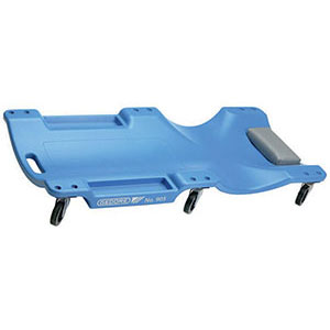 CARRELLI PER RIPARAZIONI SOTTOVETTURA Tipo con imbottitura sotto-testa e 2 vaschette laterali per utensili e minuterie.<br>Portata Kg 130. trolls for under-car repairs 2227