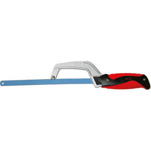 IMPUGNATURE PER SEGHE In lega leggera con impugnatura ergonomica in materiale bicomponente.<br>Fornita con 1 lama bimetallica a 24 denti per pollice. saw holders 2615G