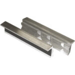 GANASCE MAGNETICHE SPECIALI PER MORSE Tipo in alluminio, con 2 scanalature orizzontali poco profonde, 2 scanalature orizzontali profonde e 3 scanalature verticali su ciascuna ganascia per posizionare i pezzi in varie posizioni di lavoro. Permettono di serrare anche corpi tondi, tondini ecc. Magnete longitudinale. special magnetic jaws for vices 2855DM 120