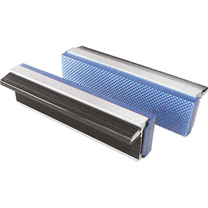 GANASCE MAGNETICHE SPECIALI PER MORSE Tipo in alluminio, con rivestimento in POLIURETANO zigrinato, per uso con acqua e liquidi lubrificanti poco aggressivi. Magnete longitudinale. special magnetic jaws for vices 2855FR