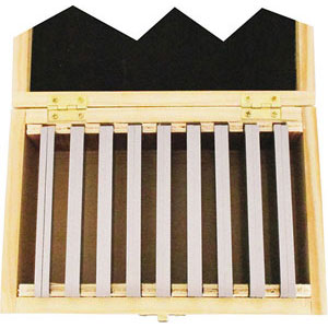 PARALLELE IN SERIE Lunghezza totale parallele mm 100. <br>Serie composta da 9 coppie con spessore per larghezza:<br>mm 4x10 - 4x14 - 4x18 - 4x22 - 4x26 - 4x30 - 4x34 - 4x38 - 4x42.<br>In cassetta legno. parallel couples 2878GS