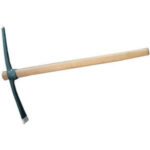 PICCONI CON MANICO Tipo con battente a punta e penna orizzontale. pickaxe with handle 3021