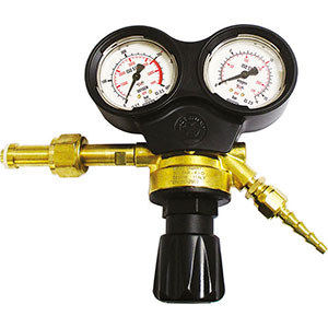 RIDUTTORI PER OSSIGENO Ghiera per l'attacco alla bombola, attacco W 21,8 x 1/14".<br>Attacco filettato porta-gomma G 3/8.<br>Diametro porta-gomma mm 7,2/11,5.<br>Scala manometro entrata da 0 a 300 bar.<br>Scala manometro uscita da 0 a 15 bar.<br>Pressione in entrata 300 bar.<br>Pressione di esercizio 10 bar.<br>Portata 30 m³/h. oxygene pressure regulators 3140GD