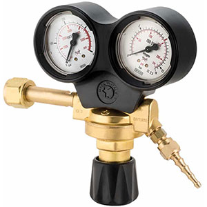 RIDUTTORI PER OSSIGENO Scala manometro entrata da 0 a 300/315 Atm.<br>Scala manometro uscita da 0 a 15/16 Atm.<br>Massima pressione d'uso 10 Atm. oxygene pressure regulators 3140GE