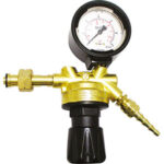 RIDUTTORI PER GAS LIQUEFATTI Ghiera per l'attacco alla bombola, attacco W 20 x 1/14" sin.<br>Attacco filettato porta-gomma G 3/8 sin.<br>Diametro porta-gomma mm 7,2/11,5.<br>Scala manometro da 0 a 6 bar.<br>Pressione in entrata 25 bar.<br>Pressione di esercizio 4 bar.<br>Portata 5 m³/h. propan pressure regulators 3140GET