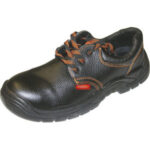 CALZATURE DI PROTEZIONE Tipo basso, in pelle nera.<br>Categoria di sicurezza S1P. shoes 3403L