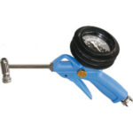 PISTOLE DI GONFIAGGIO Con asta prolungata e testina di gonfiaggio a doppia funzione per auto, motocicli e biciclette. hand tyre inflator and pressure gauges 3456G