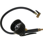 PISTOLE DI GONFIAGGIO Per pressioni da 0-25 bar (Atm). Suddivisione 1/5. Adatto anche per gonfiaggi con AZOTO.<br>Tubo di gomma con testina gonfiaggio con leva a 90°. <br>Attacco ad innesto rapido per rubinetti (Art. 3480 GA-B-C/3480 GP-R-S). hand tyre inflator and pressure gauges 3458GA 1