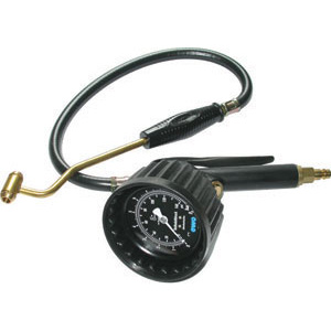 PISTOLE DI GONFIAGGIO Per pressioni da 0-10 bar (Atm). Suddivisione 1/10. Adatto anche per gonfiaggi con AZOTO.<br>Tubo di gomma con testina gonfiaggio prolungata. <br>Attacco ad innesto rapido per rubinetti (Art. 3480 GA-B-C/3480 GP-R-S-). hand tyre inflator and pressure gauges 3458GB