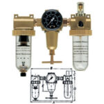 ARIA COMPRESSA - COMPONENTI PER SISTEMA PROFESSIONALE EWO "TOP" Prodotto altamente qualificato sia per la scelta del materiale che per la raffinata lavorazione di ogni suo particolare. Questi gruppi garantiscono un filtraggio ed una lubrificazione costanti sia ad alte che minime pressioni. Vanno installati a monte del circuito pneumatico. Il filtro, il riduttore e il lubrificatore vanno posti nello ordine seguendo la direzione delle frecce impresse sul corpo. Forniscono a valle aria secca pulita, regolata alla giusta pressione e lubrificata adeguatamente.<br>Capacità di regolazione da 0,5 a 10 bar (Atm). Bicchieri in robusta plastica trasparente infrangibile. EWO TOP combination air treatment units 3465G 1/4