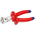 UTENSILI ISOLATI SECONDO LE NORME VDE In acciaio speciale temprato a olio. Taglienti con tempra supplementare ad induzione, durezza Hrc 64, per taglio di fili extra-duri e acciaio armonico.<br>Esecuzione cromata.<br>Isolamento per immersione. insulated and officially controlled tools under voltage-VDE 352GV