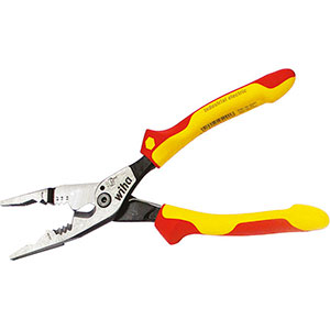 UTENSILI ISOLATI SECONDO LE NORME VDE In acciaio speciale temprato a olio. <br>Unico utensile per trattenere, piegare, sbavare, avvitare, crimpare, spelare, tagliare cavi di alluminio e rame e troncare viti. Con molla di apertura spostabile per impiego con o senza molla.<br>Con un becco mezzo tondo e un becco piatto per sbavare.<br>Isolamento per rivestimento. insulated and officially controlled tools under voltage-VDE 352GVE