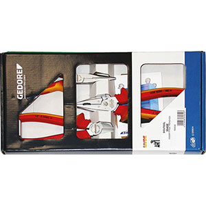 UTENSILI ISOLATI SECONDO LE NORME VDE Assortimento di pinze e tronchese, teste cromate. Isolamento per rivestimento.<br>Composizione di 3 pezzi:<br>1 pinza Art. 352 GD x 160<br>1 pinza Art. 352 GM x 180<br>1 tronchese Art. 352 GS x 160<br>In scatola di cartone. insulated and officially controlled tools under voltage-VDE 354GE