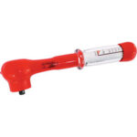 UTENSILI ISOLATI SECONDO LE NORME VDE Tipo con scatto acustico. Scala con esposizione valori metrici. Regolazione sull'impugnatura. Attacco quadro con sfera di fermo per le bussole.<br>Tolleranza di serraggio ± 6%. Fornite di certificato secondo DIN EN ISO 6789. insulated and officially controlled tools under voltage-VDE 355GZBA