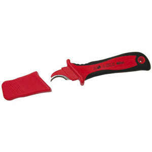 UTENSILI ISOLATI SECONDO LE NORME VDE Robusta lama in acciaio, adatta per il taglio di cavi.<br>Tipo con lama spelacavi, cromata. Dorso della lama rivestito. Con cappuccio di protezione.<br>Impugnatura dimensionata in materiale bicomponente per una presa forte e sicura. insulated and officially controlled tools under voltage-VDE 356GP