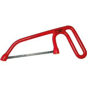 UTENSILI ISOLATI SECONDO LE NORME VDE Tipo in tondino d'acciaio e lame intercambiabili.<br>Per lame lunghezza mm 150.<br>Archetto completo di lama per metalli. insulated and officially controlled tools under voltage-VDE 357GTE