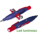 CHIAVI PER ARMADI E QUADRI ELETTRICI Tipo con:<br>1 luce frontale a LED ultra chiaro<br>1 attacco esagonale magnetico per inserti da 1/4"<br>1 bocca quadra da mm 6<br>1 bocca quadra da mm 7-8<br>1 bocca triangolare da mm 7<br>1 bocca ad alette da mm 3-5<br>Completo di 3 batterie a bottone 1,5 V (LR41). switch key universal wrenches 359GS