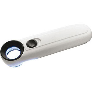 LENTI PER USI TECNICI CON LUCE Luce interna con funzionamento a 3 batterie alcaline tipo AAA (ved. Art. 3600 C), non in dotazione.<br>Ingrandimenti 11x, Ø lente mm 21, lungh. totale mm 120. white lenses with light 3677GB