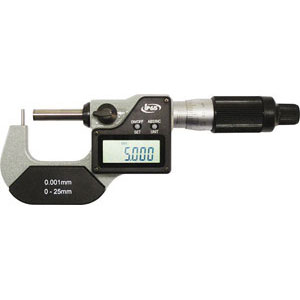 MICROMETRI PER TUBI Tipo digitale, con protezione IP 65 da getti d'acqua, olii, polveri ecc.<br>Tasto ON/OFF, tasto "ABS" (VALORE ASSOLUTO DI RIFERIMENTO), tasto conversione mm/poll.<br>Risoluzione display 0,001 mm (0,0005"). Accuratezza 0,004 mm.<br>Asta di avanzamento in acciaio temprato e rettificato. Profondità dell'arco mm 20. Con vite sensitiva, vite di bloccaggio e guancialetti atermici. Uscita dati RB 4.1. Alimentazione con batteria 1,5 V, in dotazione. tube micrometers 3792TB