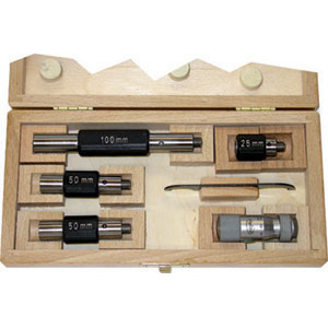 MICROMETRI PER INTERNI Serie con capacità mm 50 - 250.<br>Composta da 1 micrometro e 3 prolunghe da mm 25 - 50 - 100. precision inside micrometers 3795GB