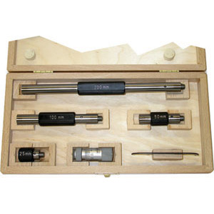 MICROMETRI PER INTERNI Serie con capacità mm 50 - 450.<br>Composta da 1 micrometro e 4 prolunghe da mm 25 - 50 - 100 - 200. precision inside micrometers 3795GC