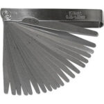 SPESSIMETRI Con 20 lame da mm 0,05-0,10-0,15-0,20-0,25-0,30-0,35-0,40-0,45-0,50-0,55-0,60-0,65-0,70-0,75-0,80-0,85-0,90-0,95-1,00.<br>In acciaio. feeler gauges 3992GC