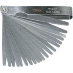 SPESSIMETRI Con 20 lame da mm 0,05-0,10-0,15-0,20-0,25-0,30-0,35-0,40-0,45-0,50-0,55-0,60-0,65-0,70-0,75-0,80-0,85-0,90-0,95-1,00.<br>In acciaio INOX. feeler gauges 3992GP