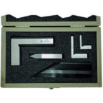 SQUADRE DI MISURAZIONE IN ASSORTIMENTO Contenuto di 5 pezzi:<br>1 squadra a 2 smussi, inox, DIN 875/00, mm 75x50<br>1 squadra a 1 smusso interno, inox, mm 40x28<br>1 squadra a 1 smusso interno, inox, mm 25x20<br>1 riga a coltello DIN 874/00, mm 100<br>1 punta a tracciare, mm 60x8x8.<br>In astuccio legno. measuring tool sets 4266GP