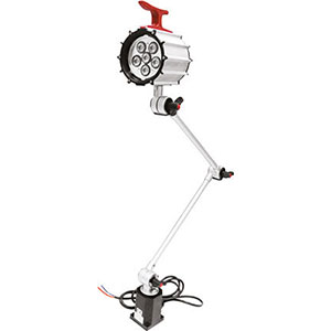 LAMPADE DA LAVORO Testa angolabile a 250°, in alluminio con vetro ad alta resistenza e robusta struttura in tubolare di acciaio. Movimento verticale snodo riflettore 250°, rotazione orizzontale 310°. Sviluppo bracci cm 80. Potenza 12 W, 24 V in AC/DC, con alimentatore nella basetta. Diametro esterno riflettore mm 130. working lamps 4465SV