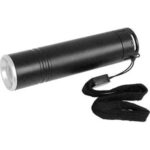 LAMPADE A LED A TORCIA A BATTERIA Resistente agli spruzzi d'acqua e alla polvere (IP 54).<br>Con interruttore a 2 regolazioni della luminosità e funzione luce SOS intermittente; funzione di focus in continuo per regolare il fascio luminoso con la distanza. A luce frontale con 1 CREE-LED ultra chiaro, con luminosità pari a 70 LUMEN.<br>Lunghezza mm 97.<br>Funzionamento a 1 batteria alcalina 1,5 V (tipo AA - Art. 3600 E), in dotazione. battery ledlights 4471GAL