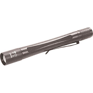 LAMPADE A LED A TORCIA A BATTERIA Resistente agli spruzzi d'acqua e alla polvere (IP 44).<br>Con interruttore a 3 regolazioni della luminosità e funzione luce SOS intermittente. A luce frontale con 1 LED ultra chiaro, con luminosità pari a 180 LUMEN.<br>Lunghezza mm 146.<br>Funzionamento a 2 batterie alcaline 1,5 V (tipo AAA - Art. 3600 C), in dotazione. battery ledlights 4471GAR