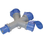 SPINE E PRESE INDUSTRIALI Distributore con 1 spina CEE a 3 poli (2 fasi 230 V + terra) 16 A e 3 prese CEE a 3 poli (2 fasi 230 V + terra) 16 A, con coperchietti, IP 44. industrial plugs and outlets 4474GTH