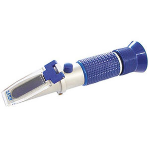 RIFRATTOMETRI Capacità di misurazione da 0 a 40%.<br>Divisione 0,2%.<br>In cofanetto. refractometers 4478E