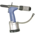 RIVETTATRICI OLEO-PNEUMATICHE Per rivetti in alluminio fino a Ø mm 4,8.<br>Per rivetti in rame, acciaio, acciaio INOX fino a Ø mm 4. hydropneumatic-riveters 504GC