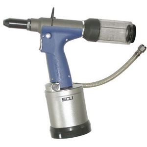 RIVETTATRICI OLEO-PNEUMATICHE Per rivetti in alluminio fino a Ø mm 6.<br>Per rivetti in rame, acciaio, acciaio INOX fino a Ø mm 4,8. hydropneumatic-riveters 504GL