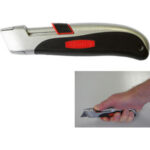 COLTELLI UNIVERSALI DI SICUREZZA Tipo professionale. Impugnatura in lega di alluminio ricoperta in morbida gomma per una presa comoda e sicura. Con 1 lama trapezoidale Art. O5233 C.  Lunghezza totale da chiuso mm 160. safety universal knives 5233C