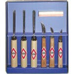 UTENSILI PER TAGLIARE LINOLEUM E MATERIE PLASTICHE Con 3 sgorbie, 3 coltelli e 1 pietra abrasiva. linoleum carving tools in plastic kit 5238GA