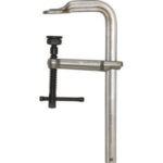 SERRAGIUNTI UNIVERSALI IN ACCIAIO Con impugnatura a leva scorrevole.<br>Tipo rinforzato.<br>Profondità mm 140. Sezione asta mm 30x15. Pressione raggiungibile con apertura mm 150: c.ca 15000 N (1500 Kg), corrispondente a un momento torcente di 50 Nm. universal steeI bar clamps 5245GME 300