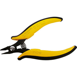 TRONCHESI PER ELETTRONICA E MECCANICA FINE Tipo a testa sottile per taglio laterale inclinato per fili di rame fino a Ø mm 1,02.<br>Taglienti senza smusso, molto affilati, con bombatura adatti anche per lavori di finitura della plastica, con minimo sforzo di taglio e in spazi ristretti. electronic and fine mechanics cutters 550KE